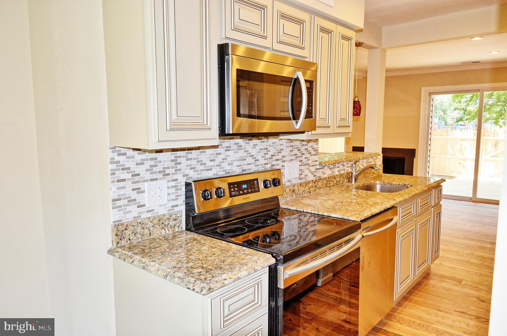 17504 Hoskinson Road Poolesville, MD 20837 - Photo 6 of 13 Kitchen