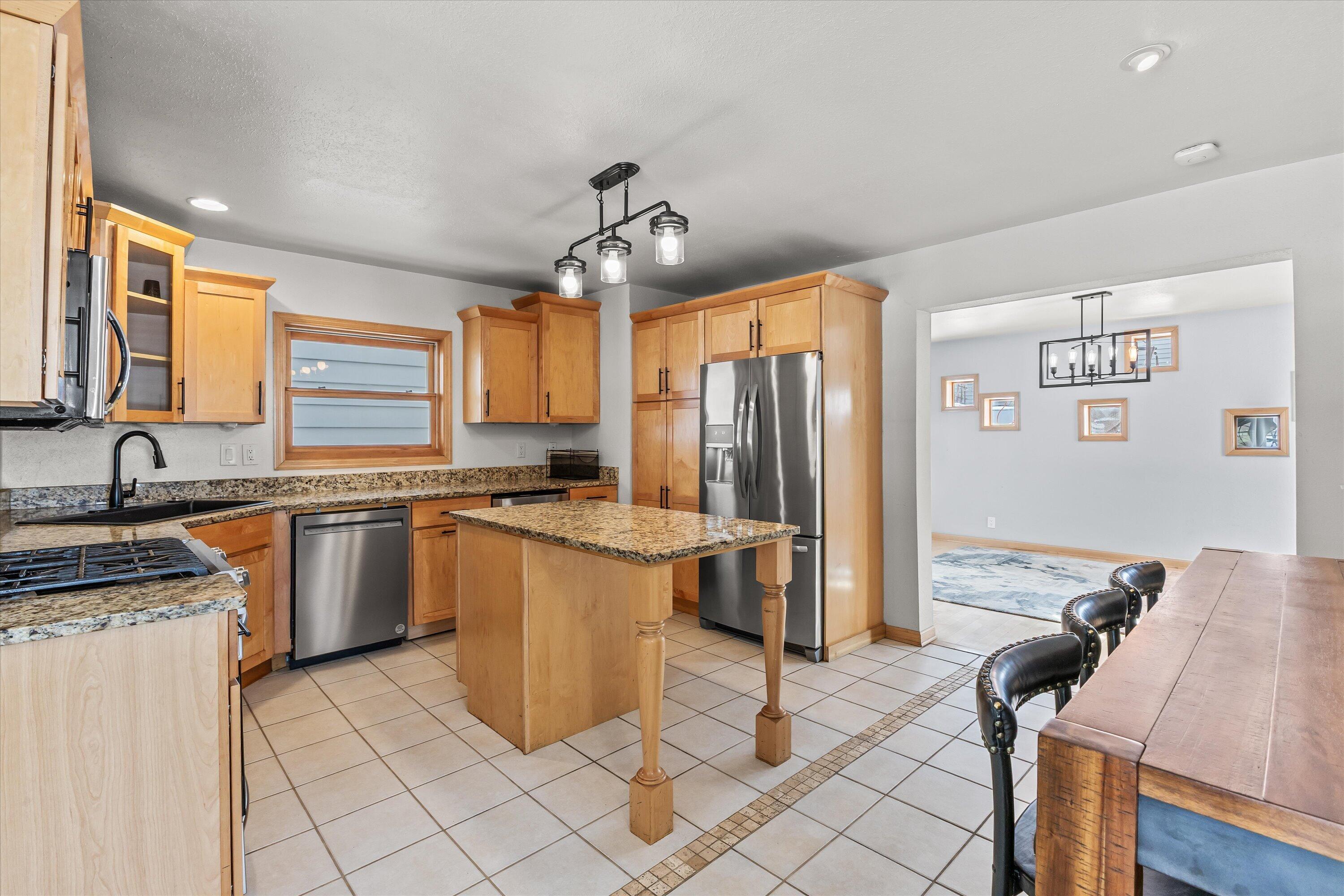 1725 North Astor Street Milwaukee, WI 53202 - Photo 8 of 38 29-IMG_0985