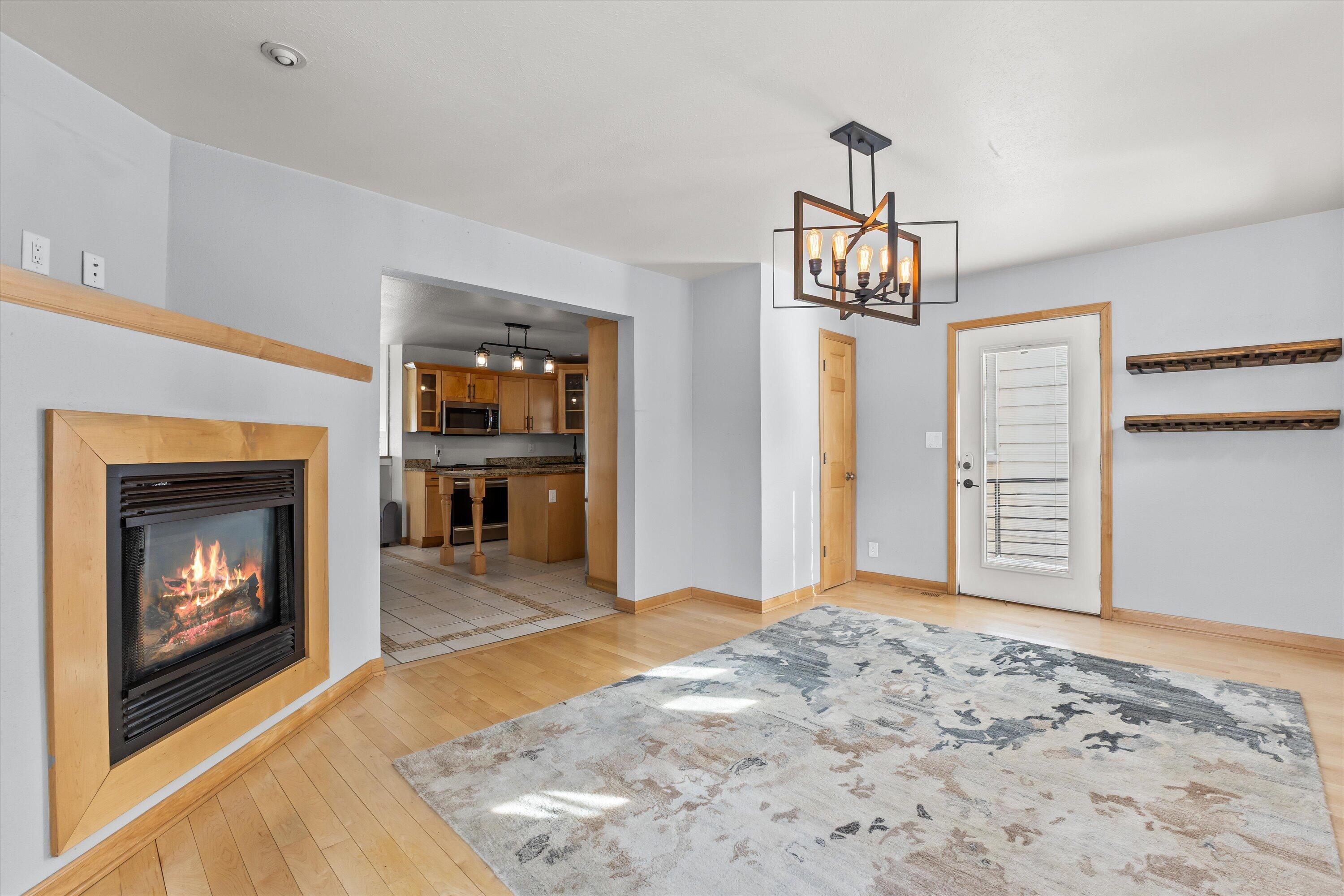 1725 North Astor Street Milwaukee, WI 53202 - Photo 10 of 38 25-IMG_0955