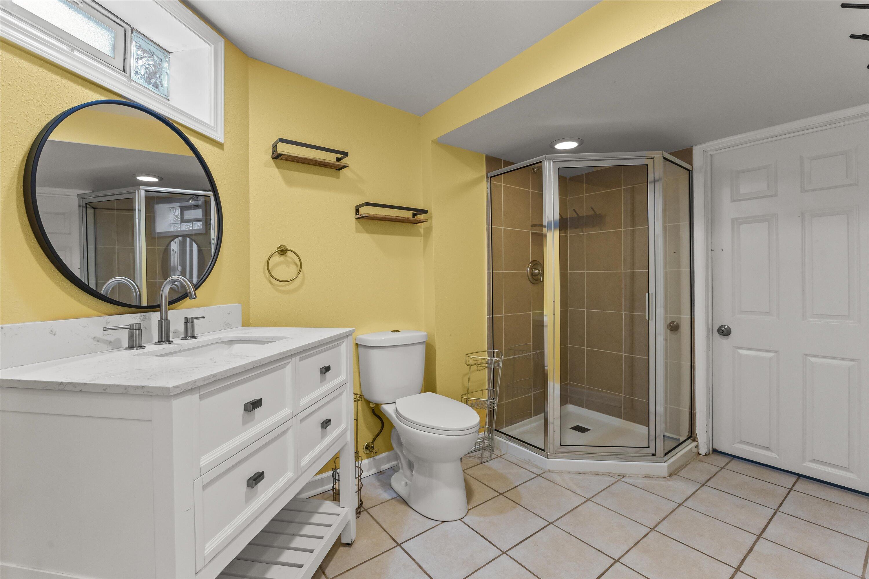 1725 North Astor Street Milwaukee, WI 53202 - Photo 17 of 38 42-IMG_1090