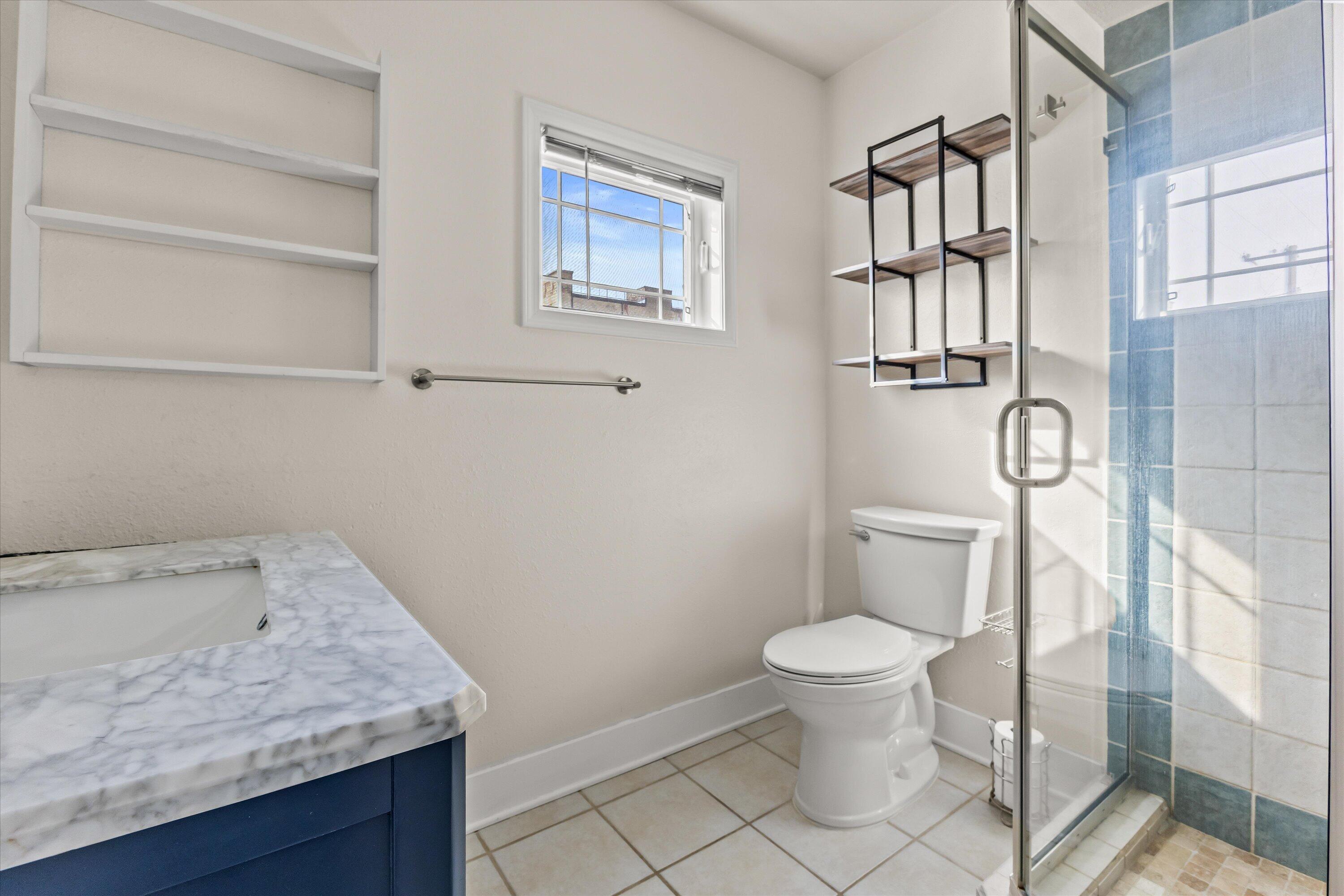 1725 North Astor Street Milwaukee, WI 53202 - Photo 18 of 38 11-IMG_0850