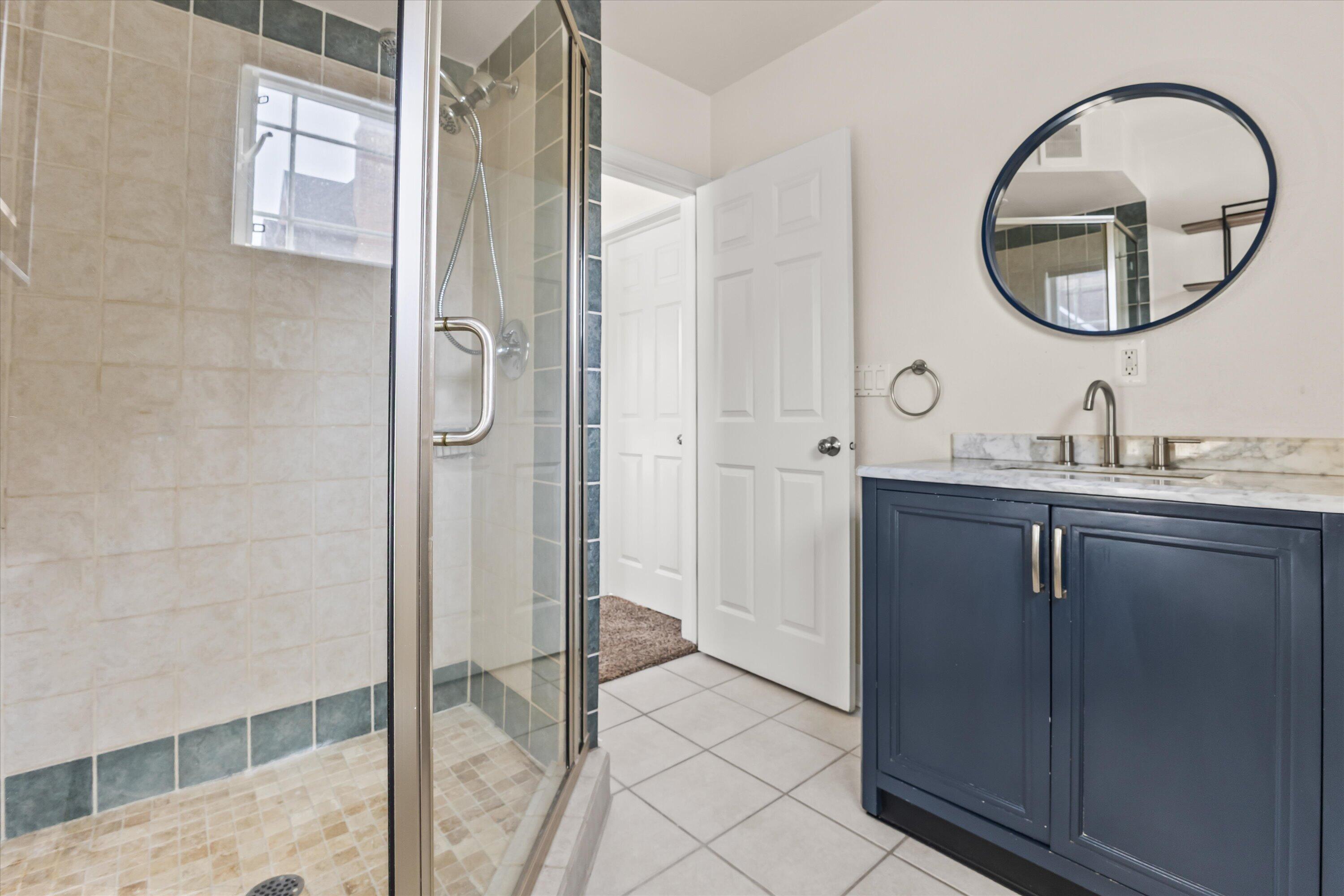 1725 North Astor Street Milwaukee, WI 53202 - Photo 19 of 38 12-IMG_0859