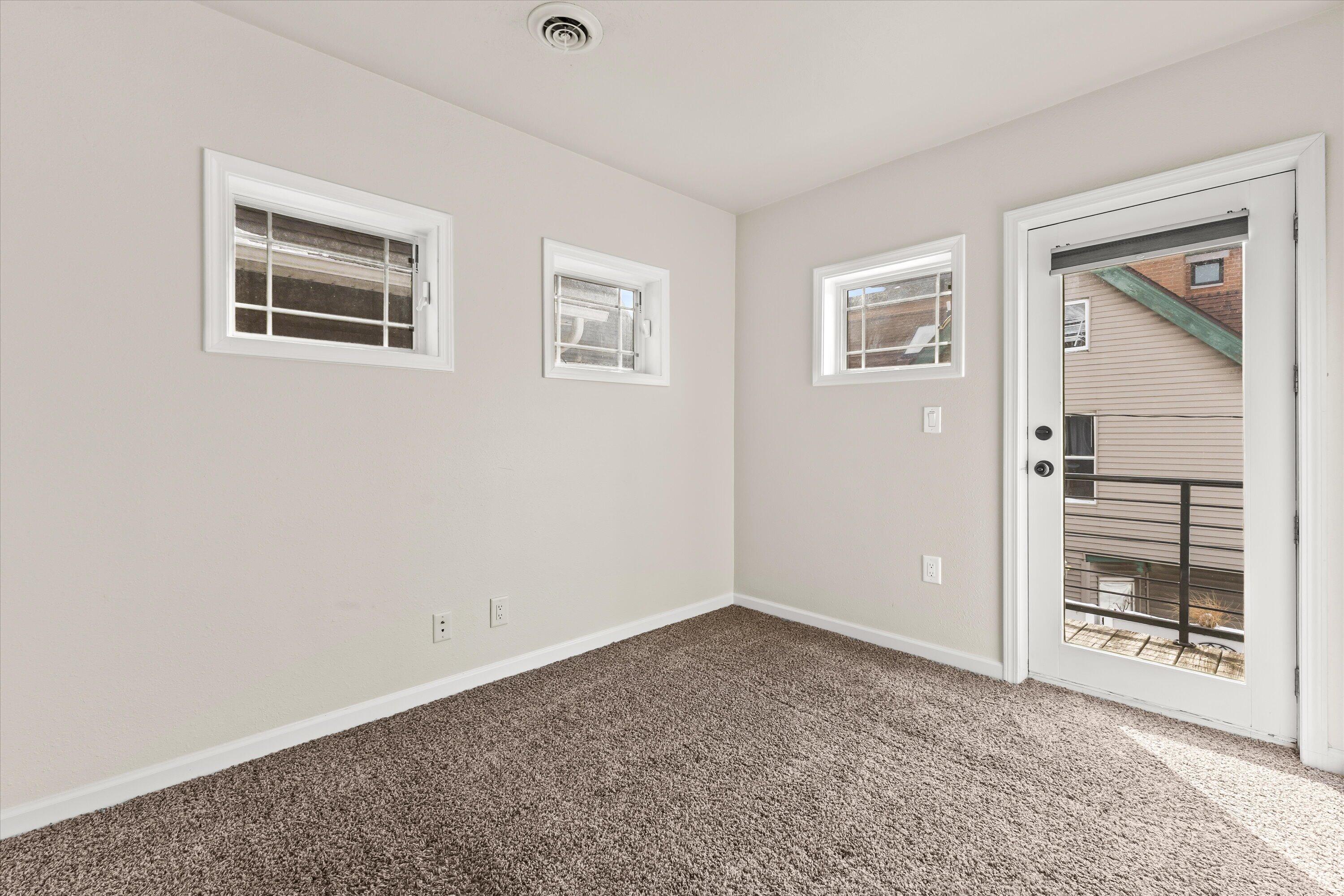 1725 North Astor Street Milwaukee, WI 53202 - Photo 21 of 38 05-IMG_0807