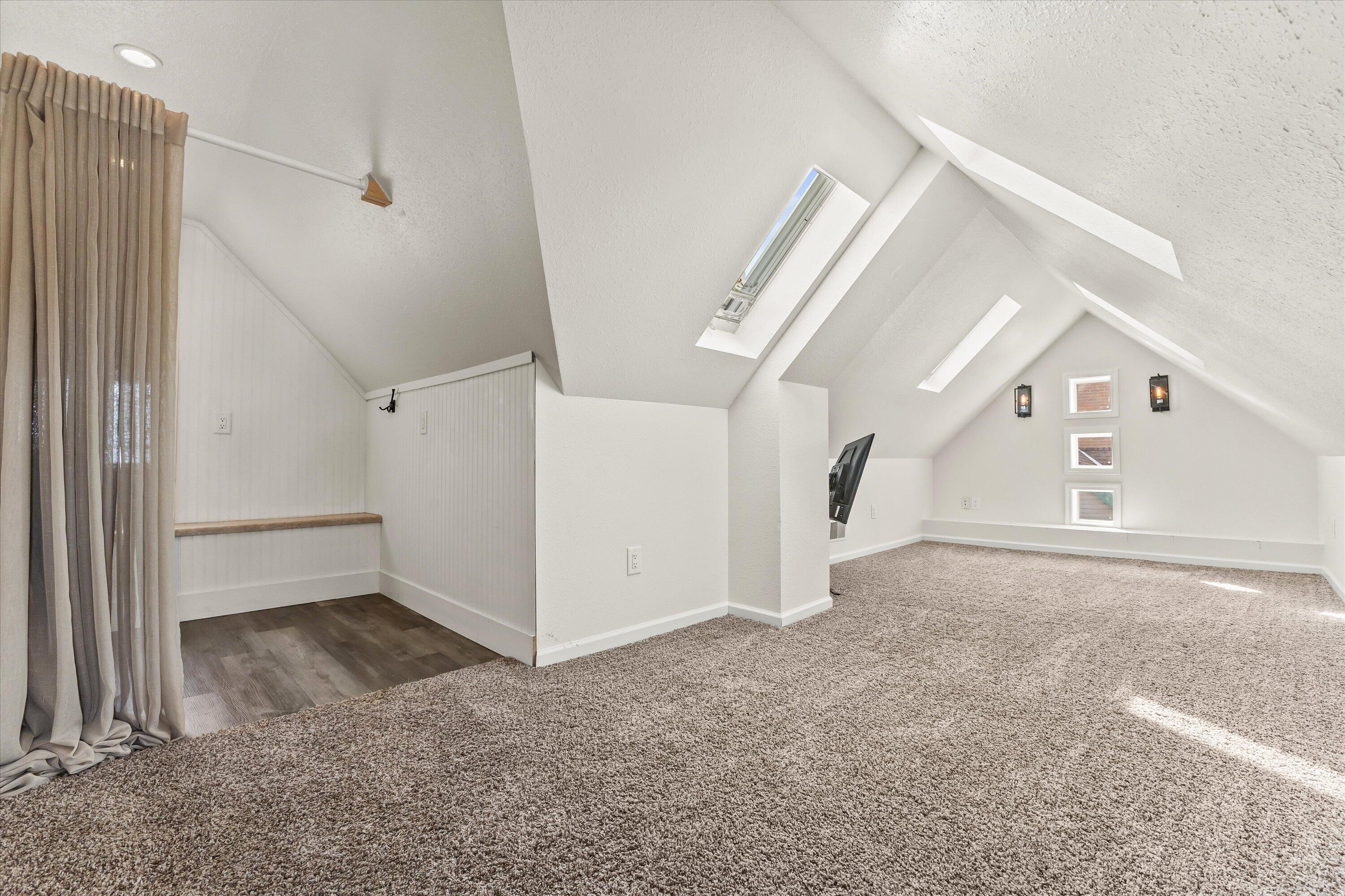 1725 North Astor Street Milwaukee, WI 53202 - Photo 22 of 38 21-IMG_0925