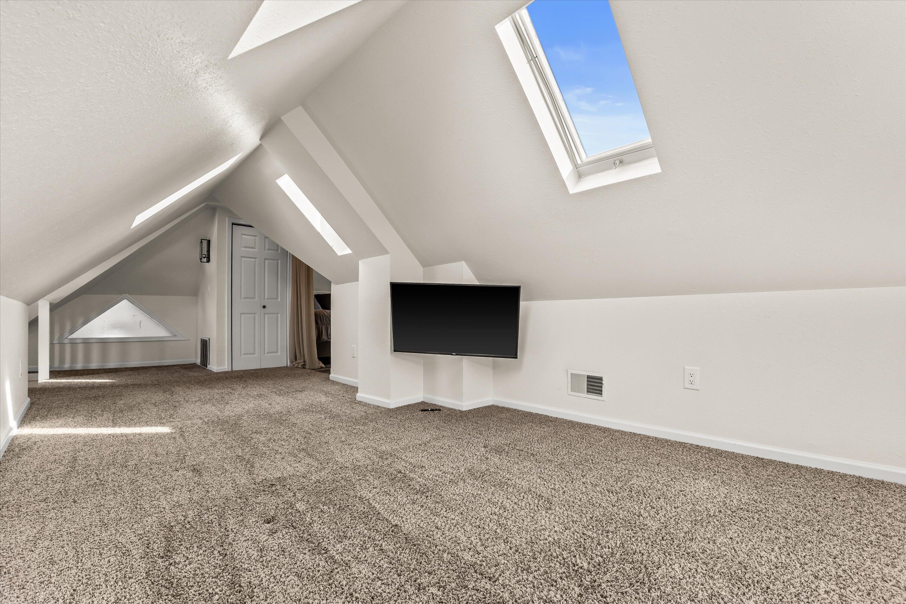 1725 North Astor Street Milwaukee, WI 53202 - Photo 23 of 38 22-IMG_0937