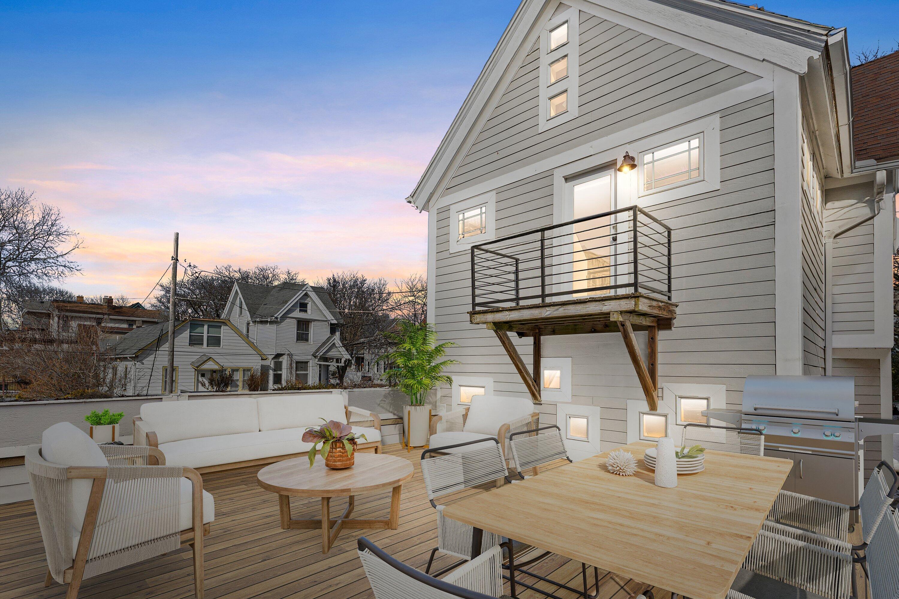 1725 North Astor Street Milwaukee, WI 53202 - Photo 2 of 38 IMG_2579_Final A 1