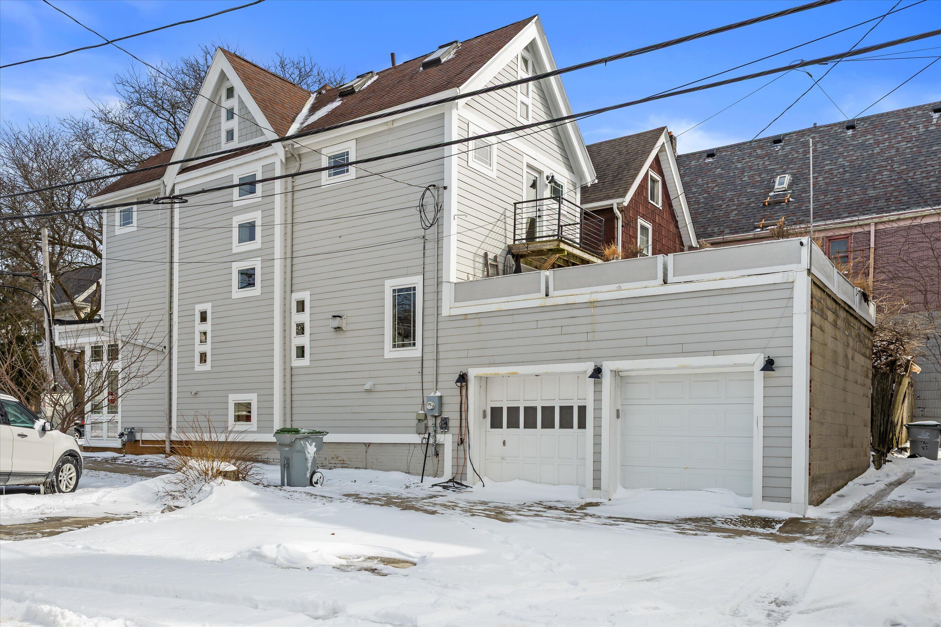 1725 North Astor Street Milwaukee, WI 53202 - Photo 25 of 38 02-IMG_0796