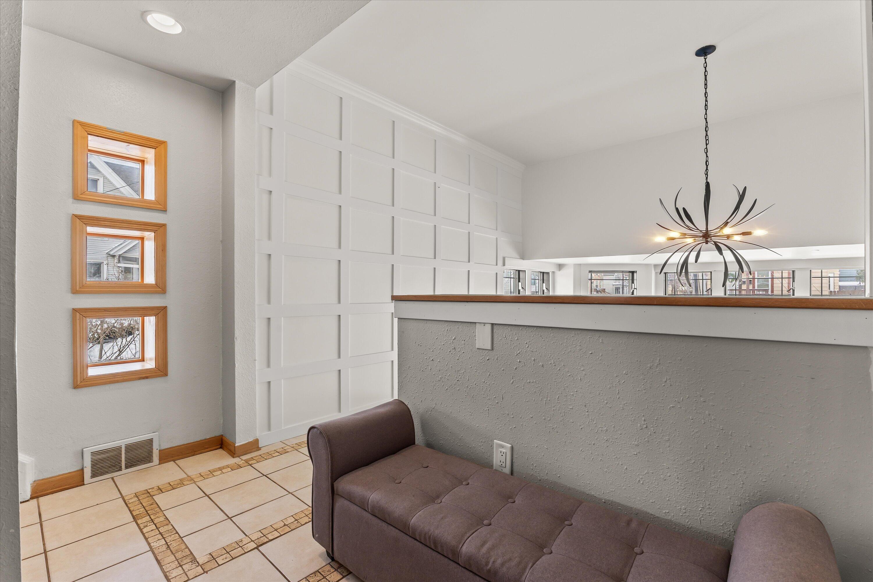 1725 North Astor Street Milwaukee, WI 53202 - Photo 26 of 38 06-IMG_1072