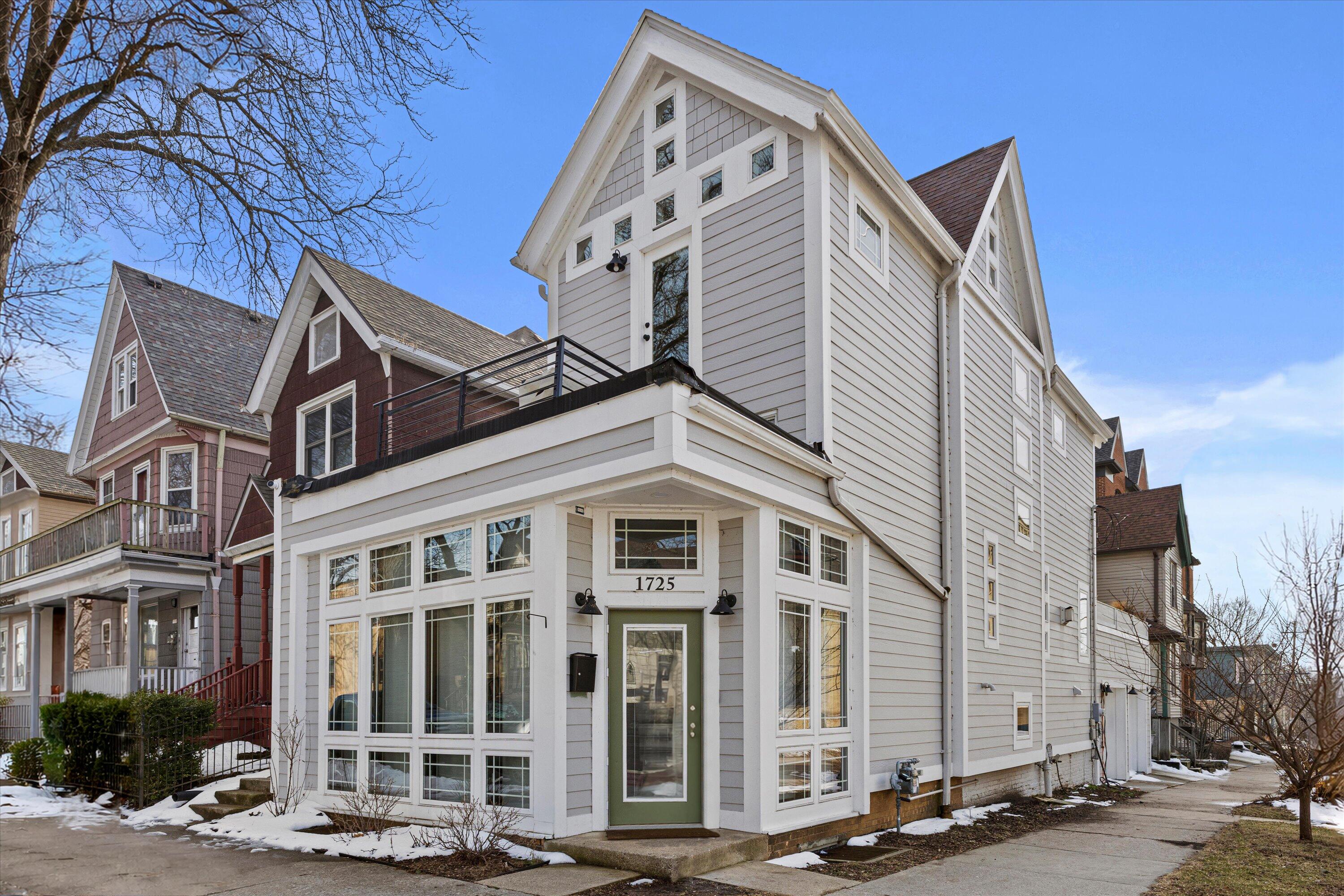 1725 North Astor Street Milwaukee, WI 53202 - Photo 28 of 38 08-IMG_2582 copy