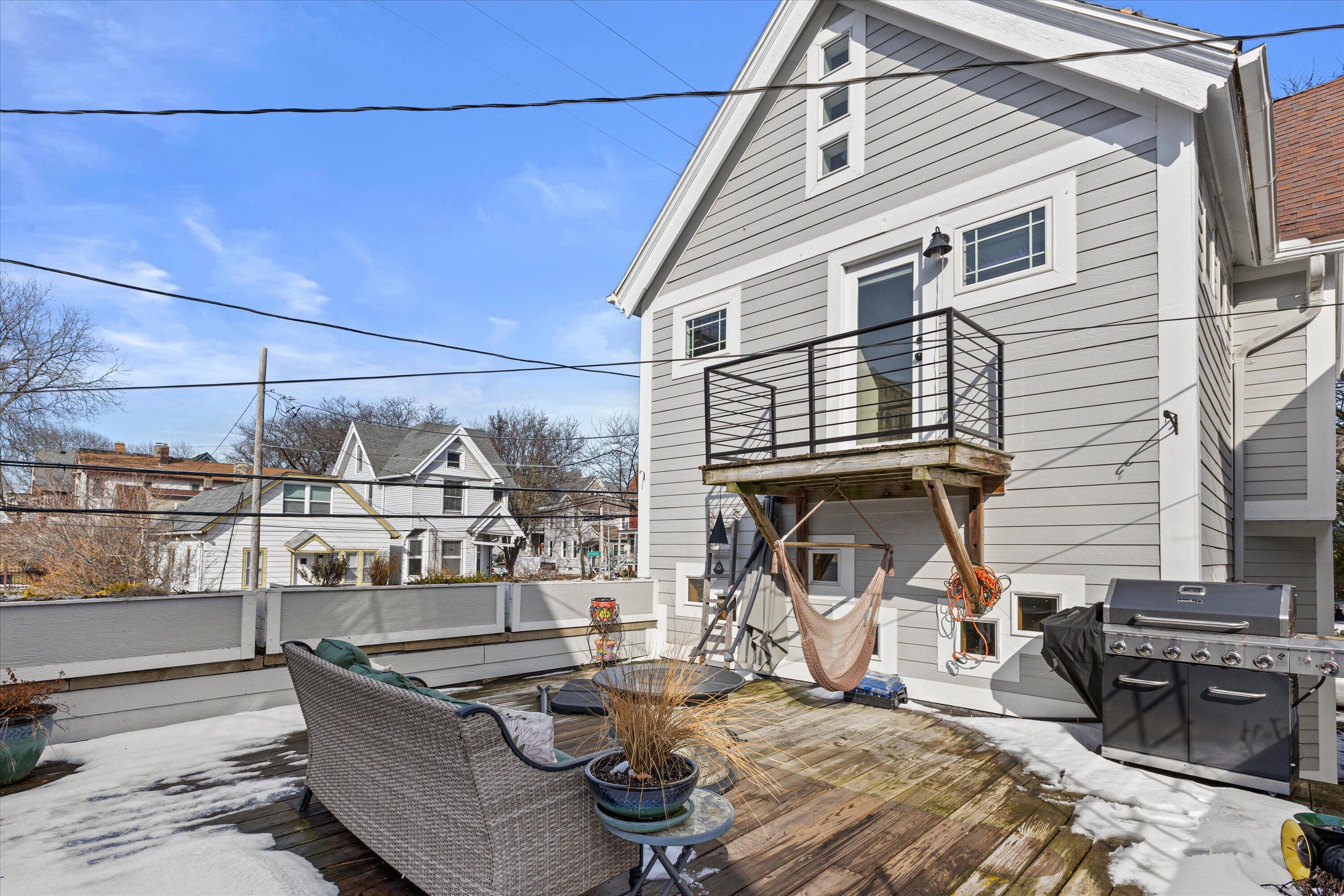 1725 North Astor Street Milwaukee, WI 53202 - Photo 29 of 38 10-IMG_2579