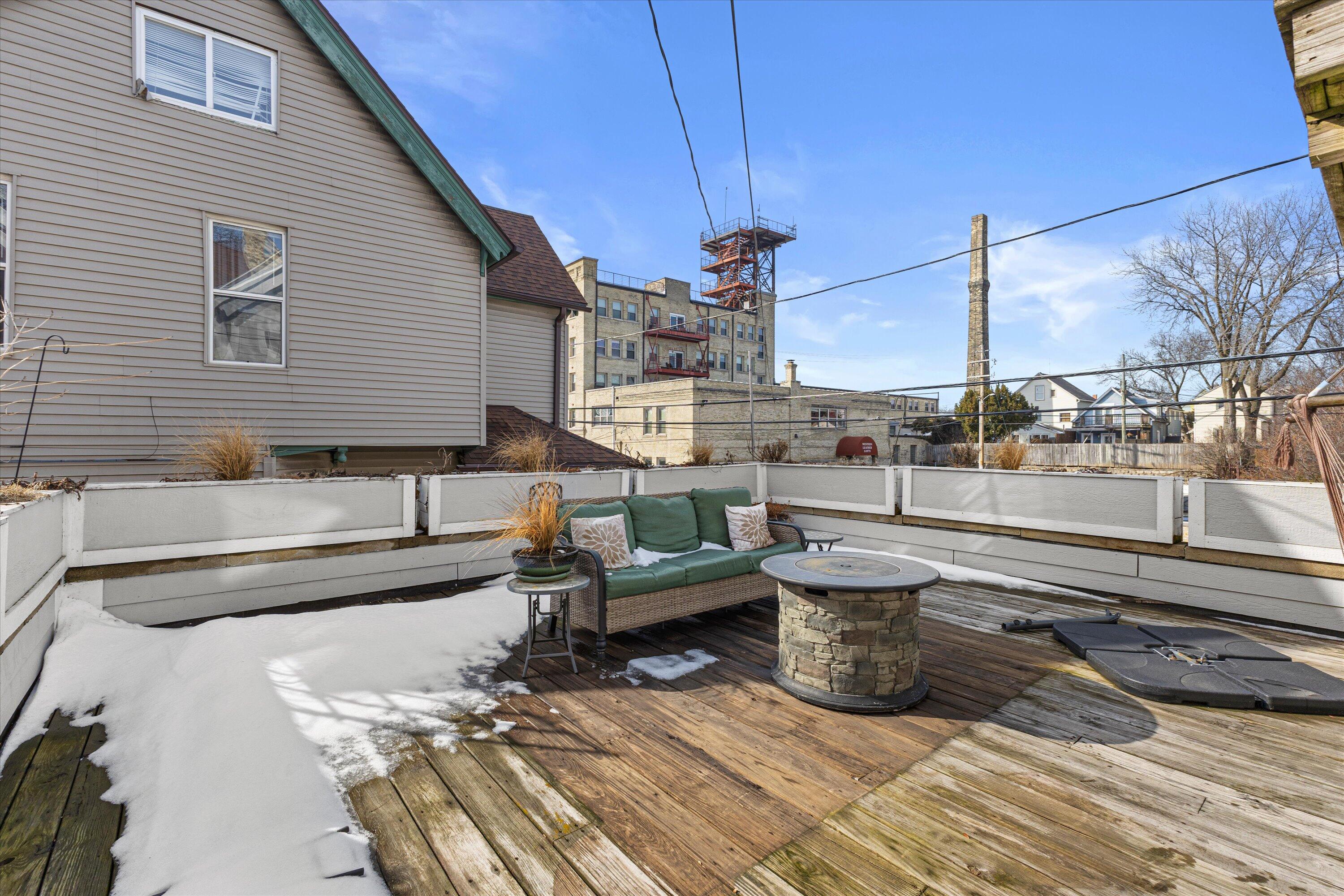 1725 North Astor Street Milwaukee, WI 53202 - Photo 30 of 38 11-IMG_2573