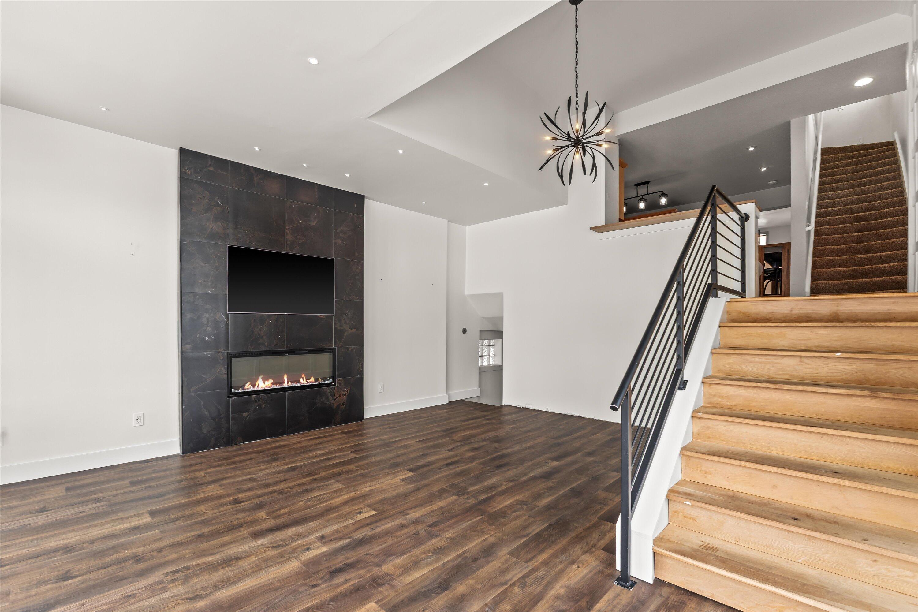 1725 North Astor Street Milwaukee, WI 53202 - Photo 31 of 38 04-IMG_1053