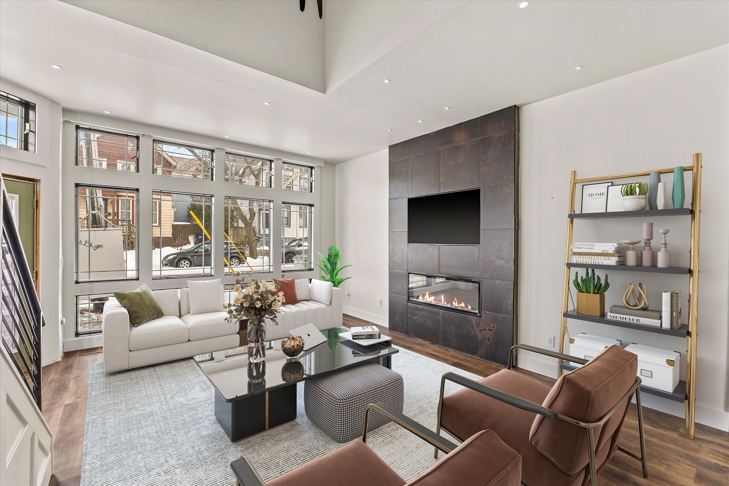 1725 North Astor Street Milwaukee, WI 53202 - Photo 3 of 38 36-IMG_1044_Final