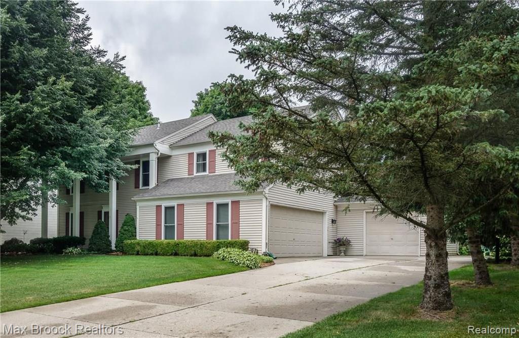 36186 Fredericksburg Road Farmington Hills, MI 48331 - Photo 1 of 38