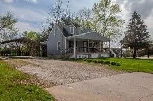 $249,500 | 403 Locust Street, Harrisonville, MO 64701
