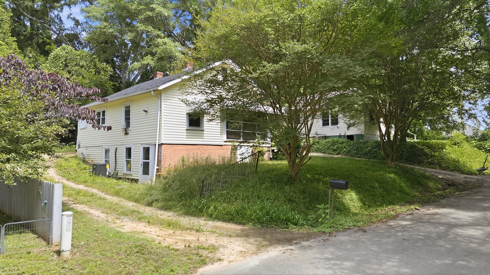 515 Beverly Road Spartanburg, SC 29307 - Photo 1 of 23