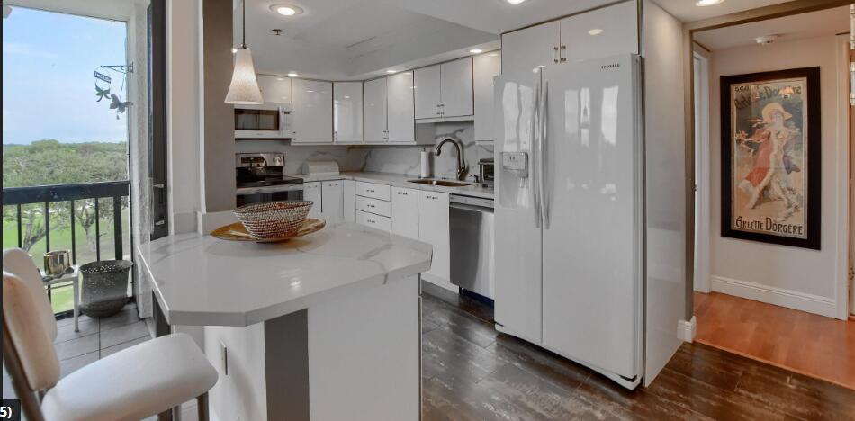 1962 Bridgewood Drive, Unit 1962 Boca Raton, FL 33434 - Photo 9 of 12 kitchen