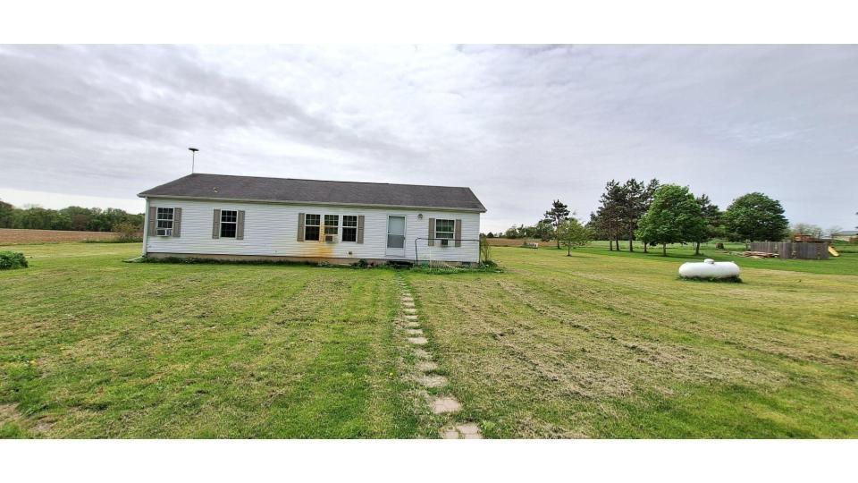 8625 East Metz Road Angola, IN 46703 - Photo 2 of 15
