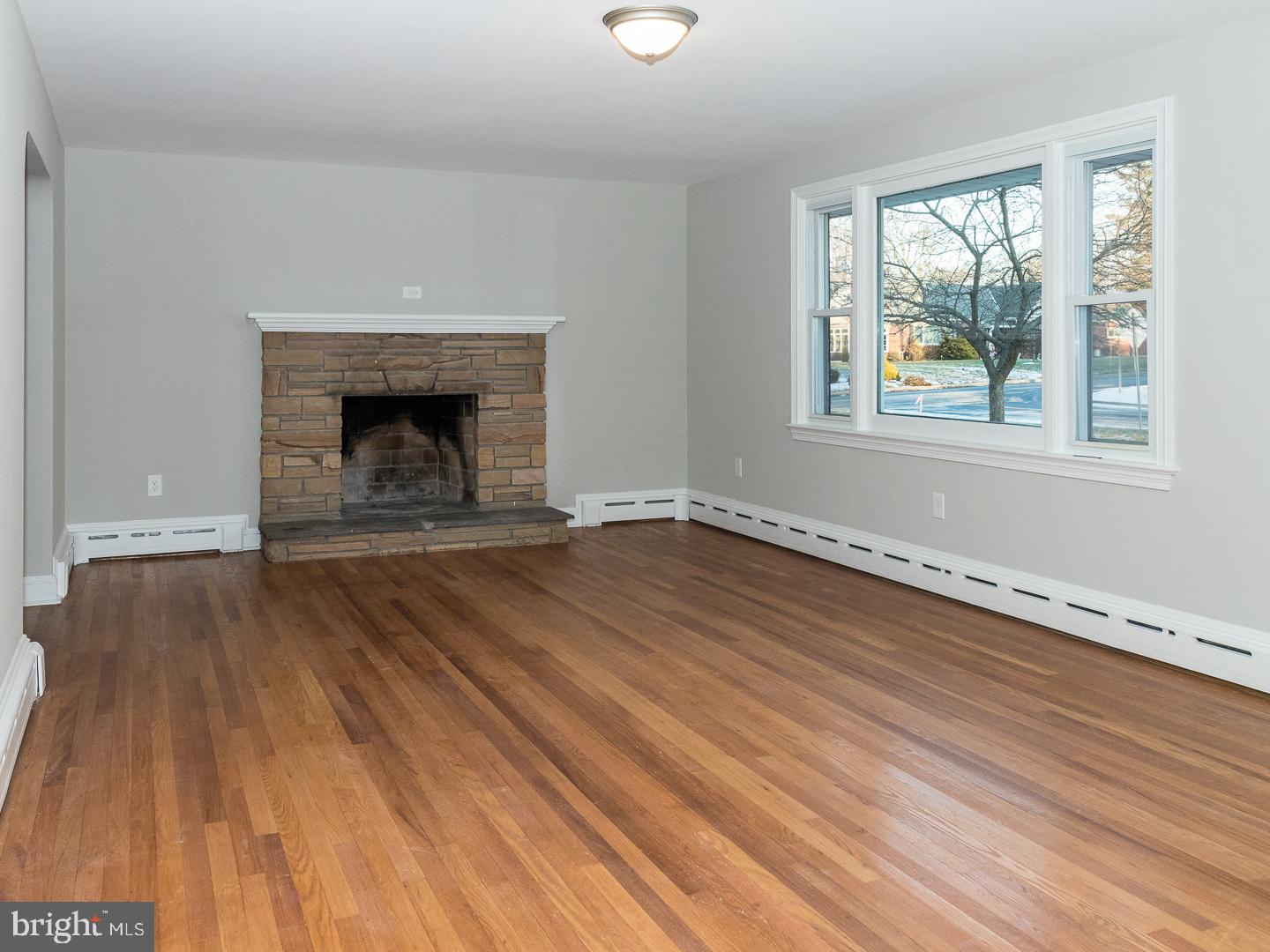 1422 Daws Road Blue Bell, PA 19422 - Photo 10 of 25 Living Room