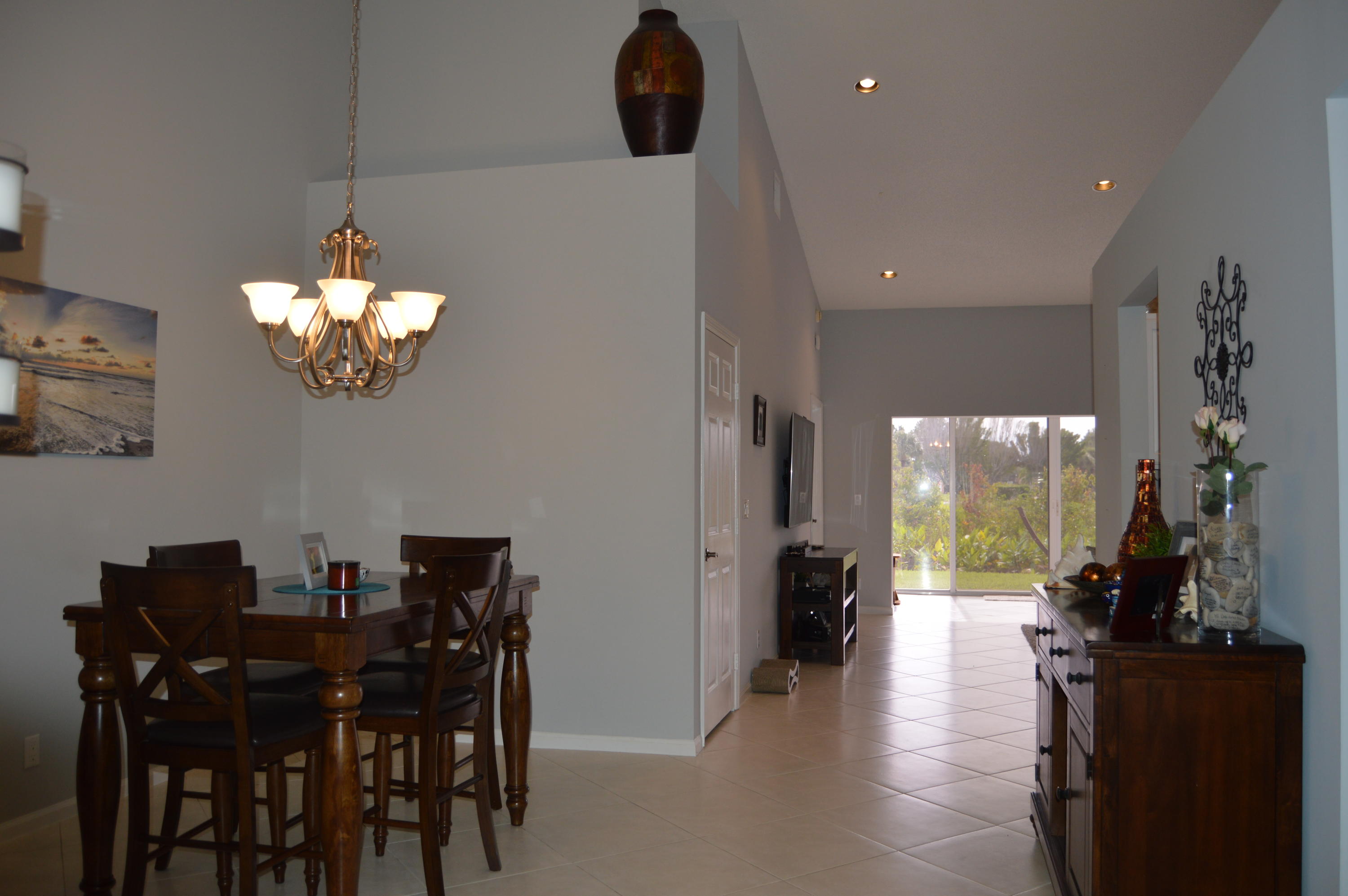 21111 Vía Solano Boca Raton, FL 33433 - Photo 6 of 38 View from entry foyer