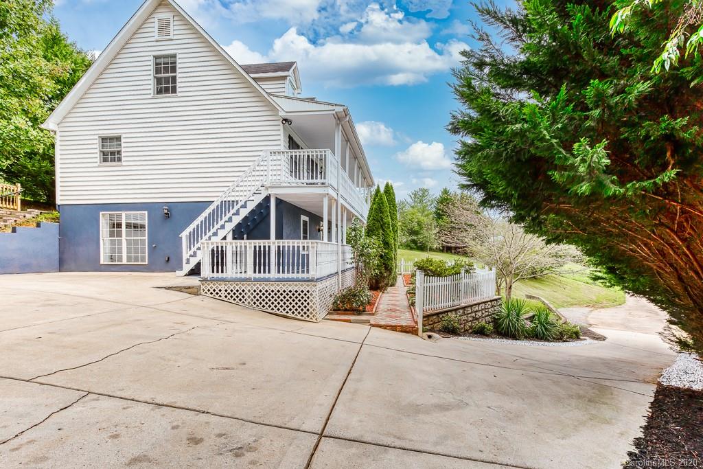 39 New Liberty Road Leicester, NC 28748 - Photo 4 of 47 Gallery Image 4
