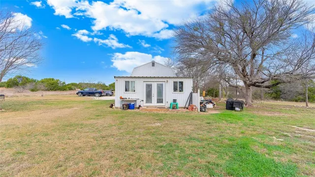 a view of a house with backyard porch and garden