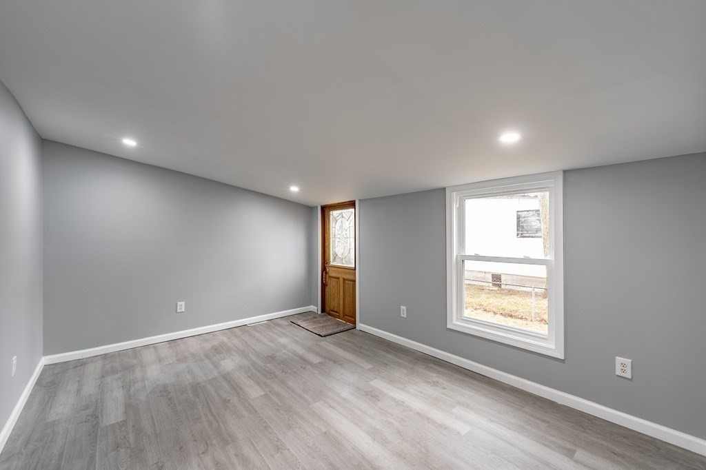 76 Pioneer Way Springfield, MA 01119 - Photo 8 of 14 Gallery Image 8