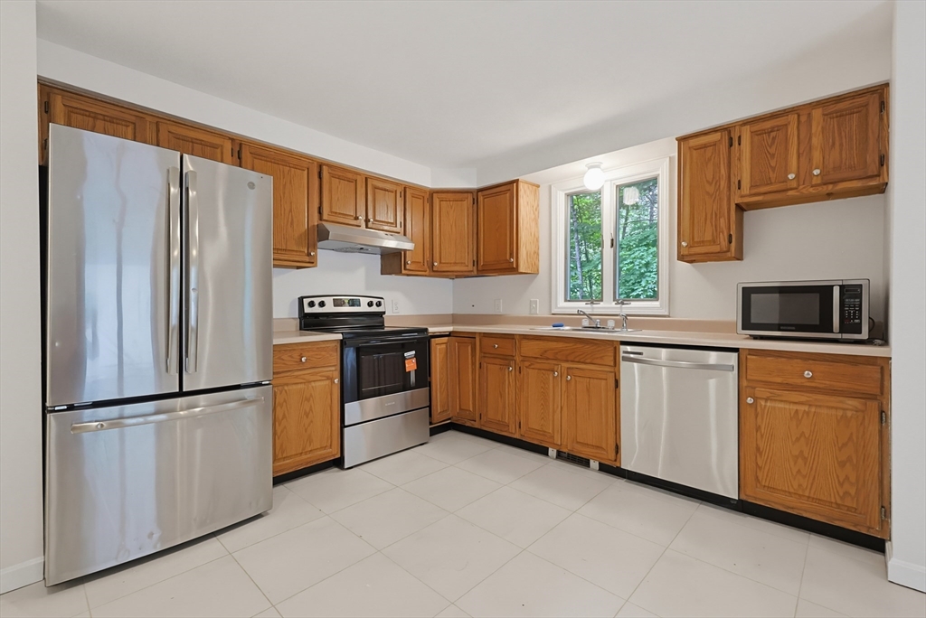 57 Lawton Road, Unit B Shirley, MA 01464 - Photo 11 of 38