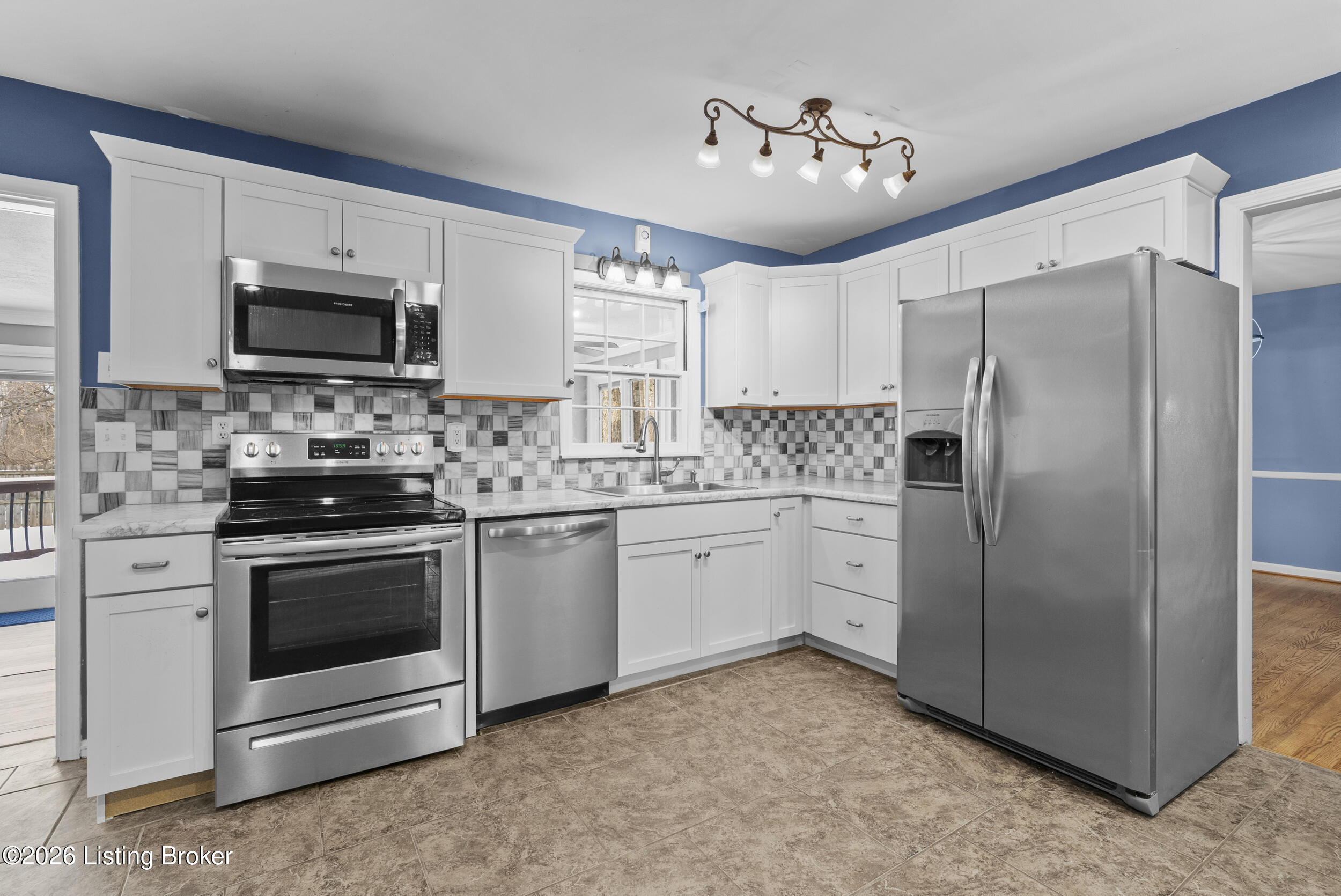 4100 Roxbury Road Louisville, KY 40218 - Photo 10 of 57 dsc01801
