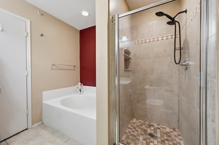 8721 Hunters Point Way Fort Worth, TX 76123 - Photo 18 of 25 Separate tub and shower