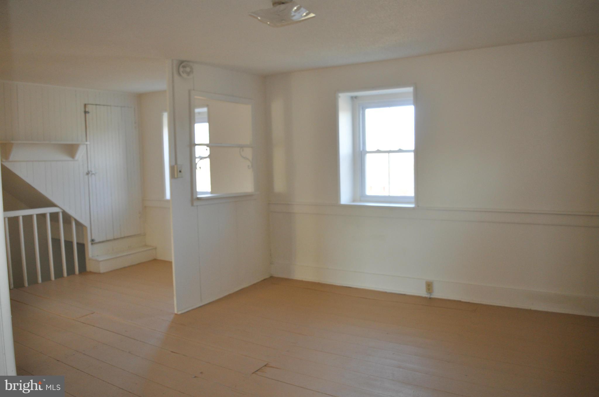 7234 Tommytown Road Sharpsburg, MD 21782 - Photo 19 of 40 an empty room with windows