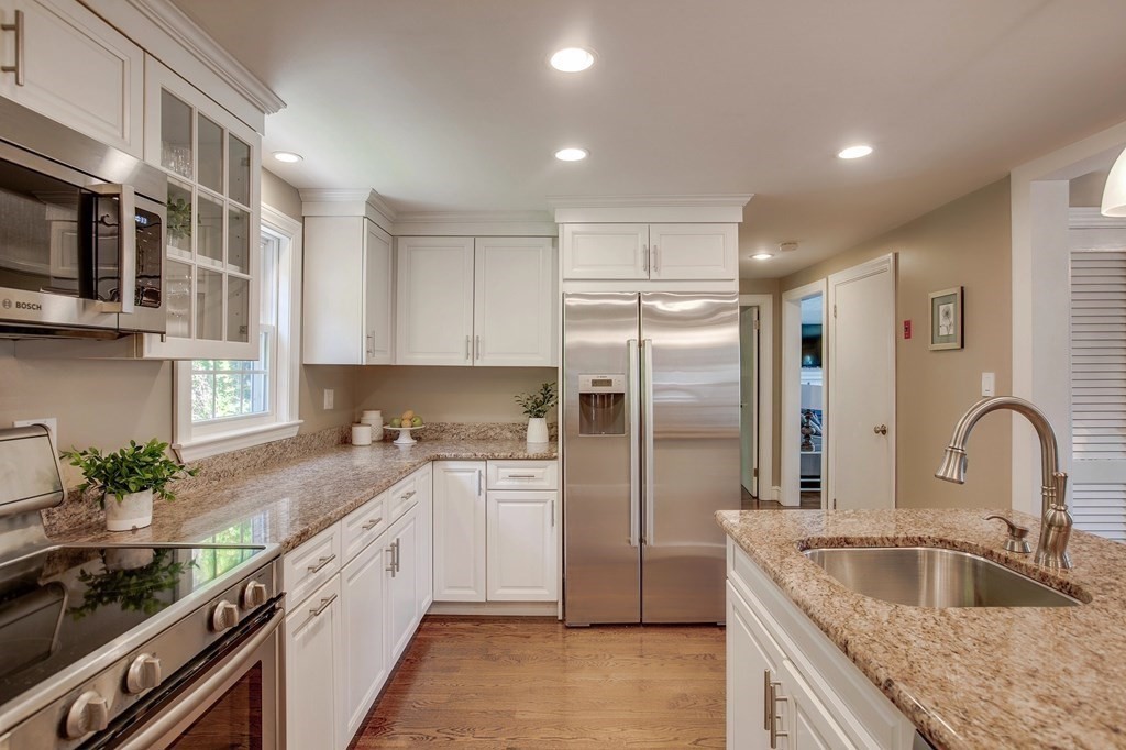 51 Hopkins Street Reading, MA 01867 - Photo 6 of 24