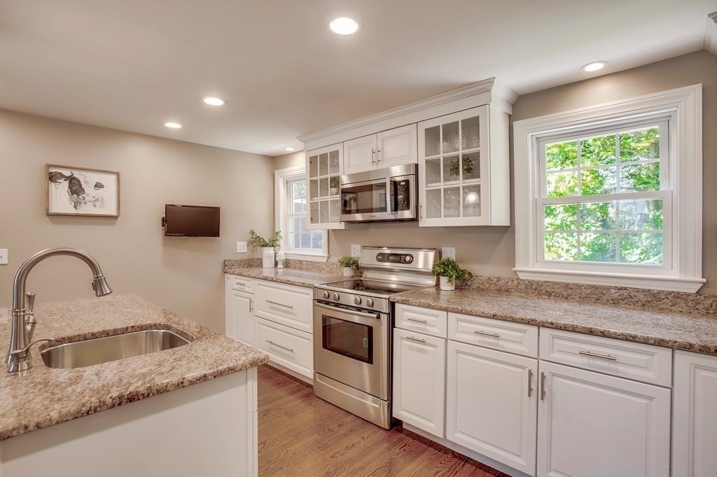 51 Hopkins Street Reading, MA 01867 - Photo 7 of 24