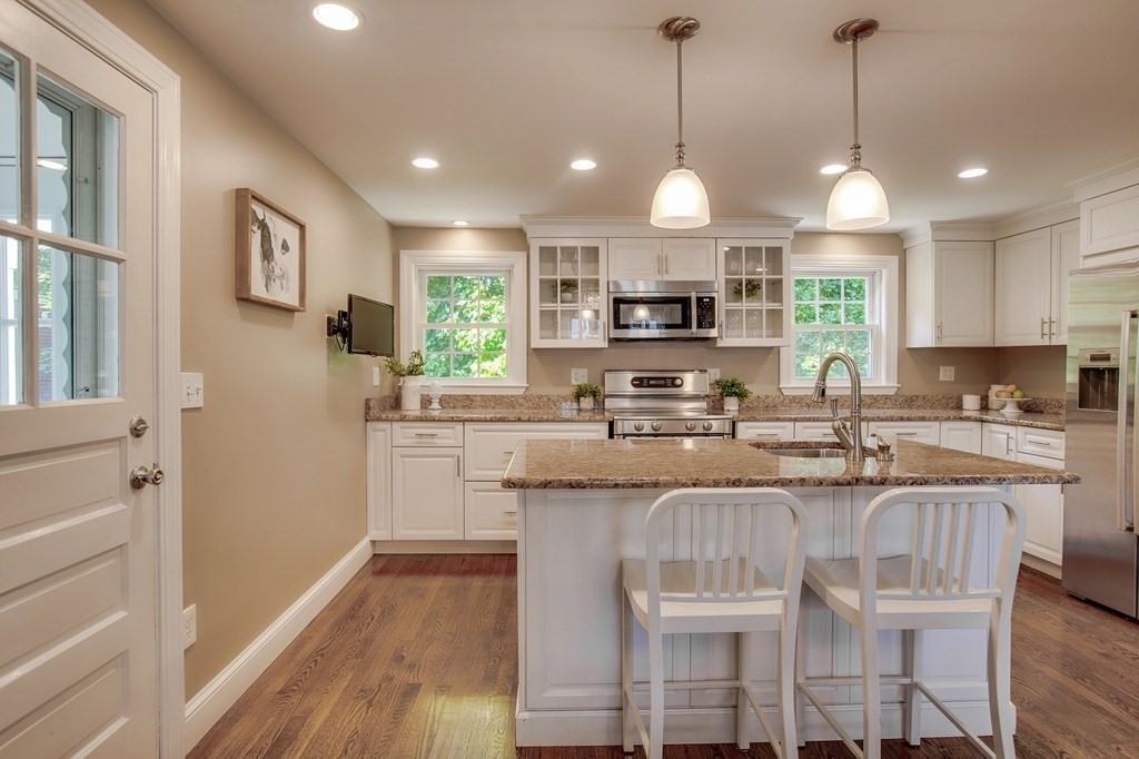 51 Hopkins Street Reading, MA 01867 - Photo 8 of 24