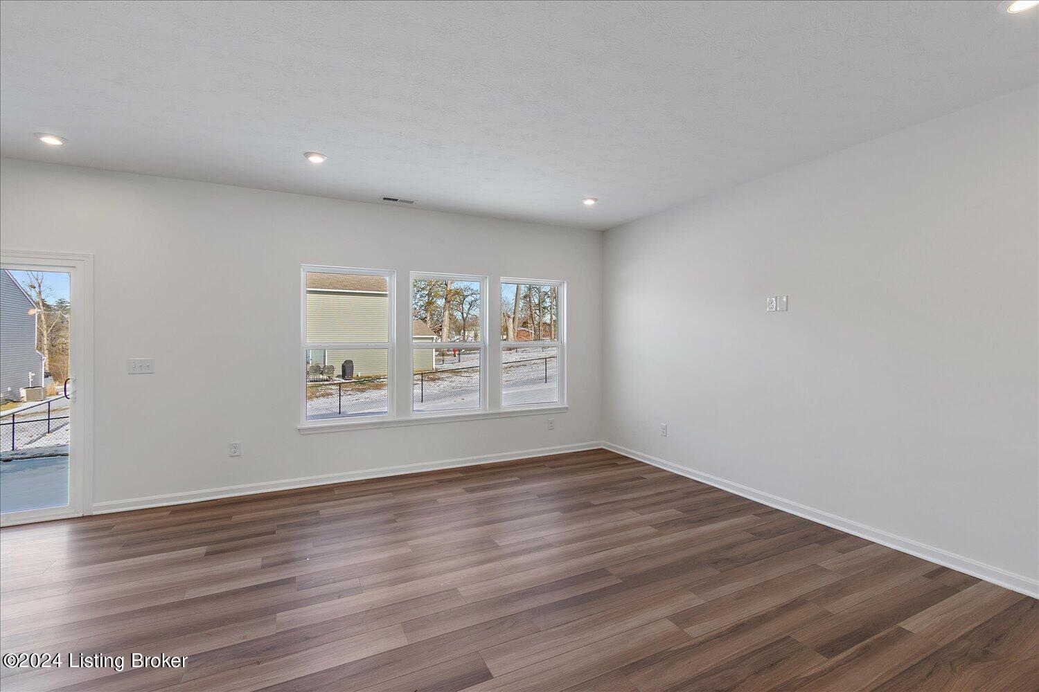 220 Blue Ridge Circle Mount Washington, KY 40047 - Photo 7 of 26 07-Living Room