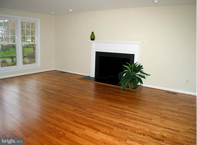 9401 Reach Road Potomac, MD 20854 - Photo 12 of 30 Living Room 2