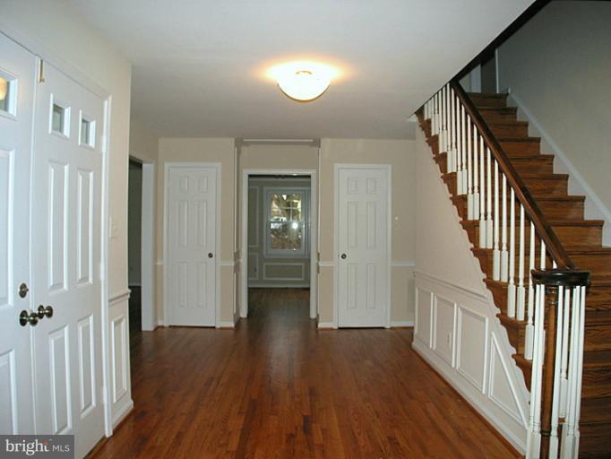 9401 Reach Road Potomac, MD 20854 - Photo 20 of 30 Entry Foyer 2