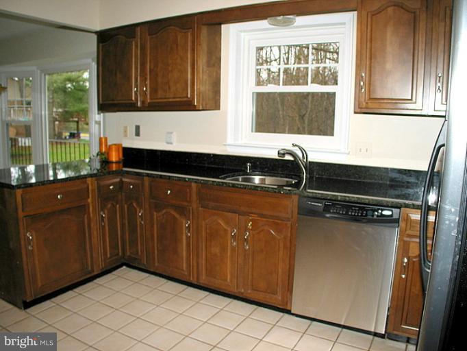9401 Reach Road Potomac, MD 20854 - Photo 24 of 30 Kitchen