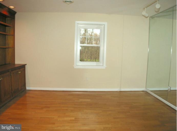 9401 Reach Road Potomac, MD 20854 - Photo 27 of 30 Bedroom 5/Au-pair Suite