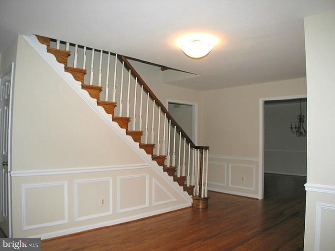 9401 Reach Road Potomac, MD 20854 - Photo 4 of 30 Entry Foyer