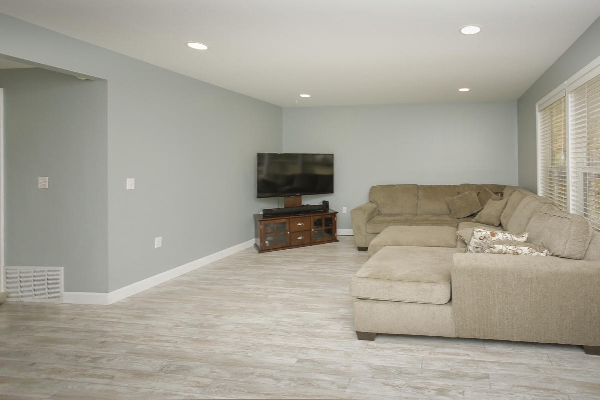 637 South Hooker Avenue Three Rivers, MI 49093 - Photo 4 of 21 637 hooker-104