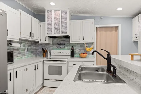 $219,900 | 1983 Cartwright Drive, Kernersville, NC 27284