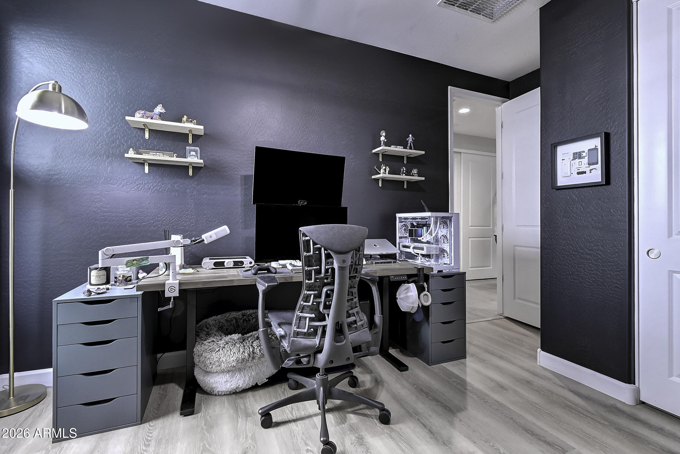 2140 East Alameda Road Phoenix, AZ 85024 - Photo 20 of 54 a view of a workspace with furniture