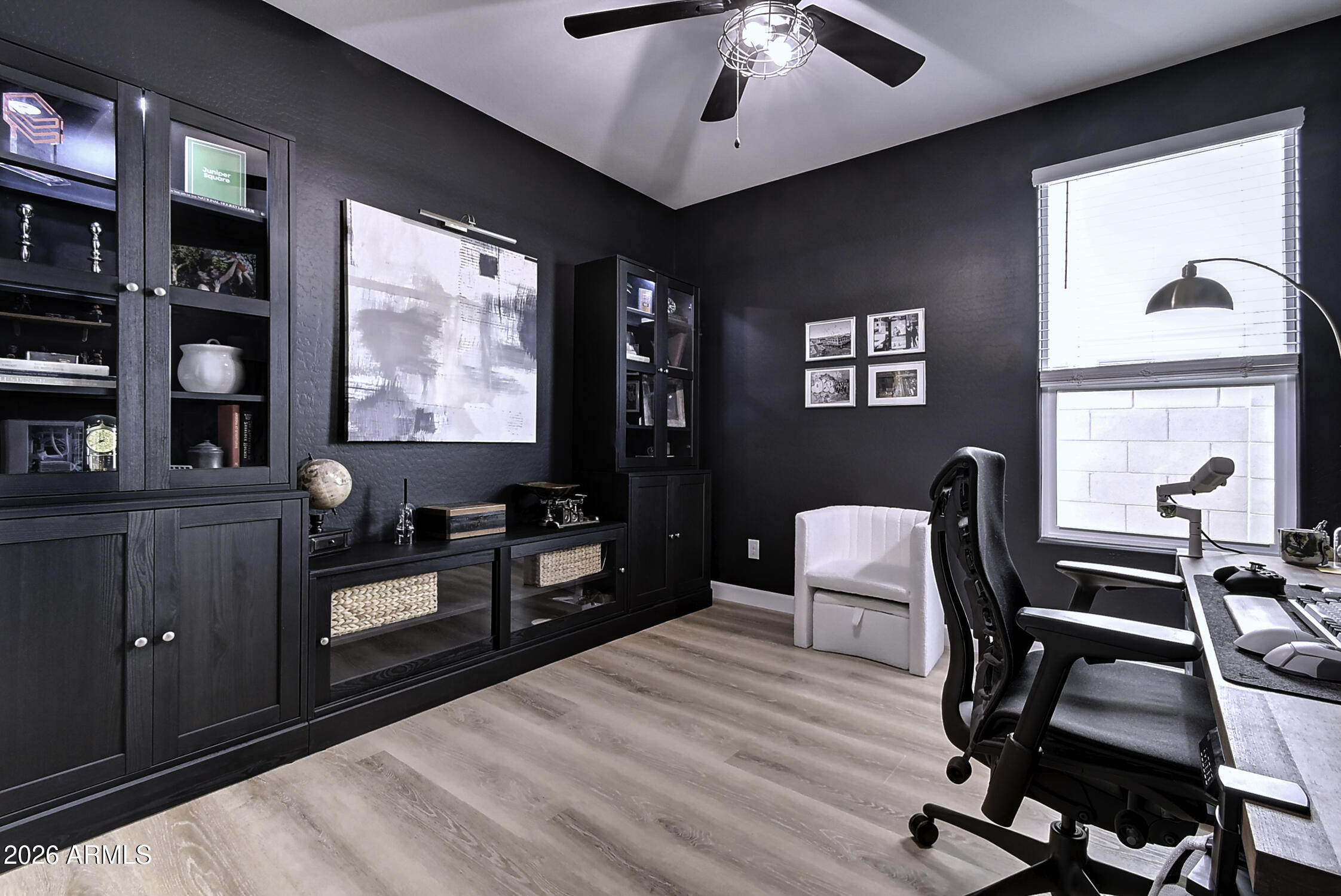 2140 East Alameda Road Phoenix, AZ 85024 - Photo 4 of 54 a bedroom with furniture and a window