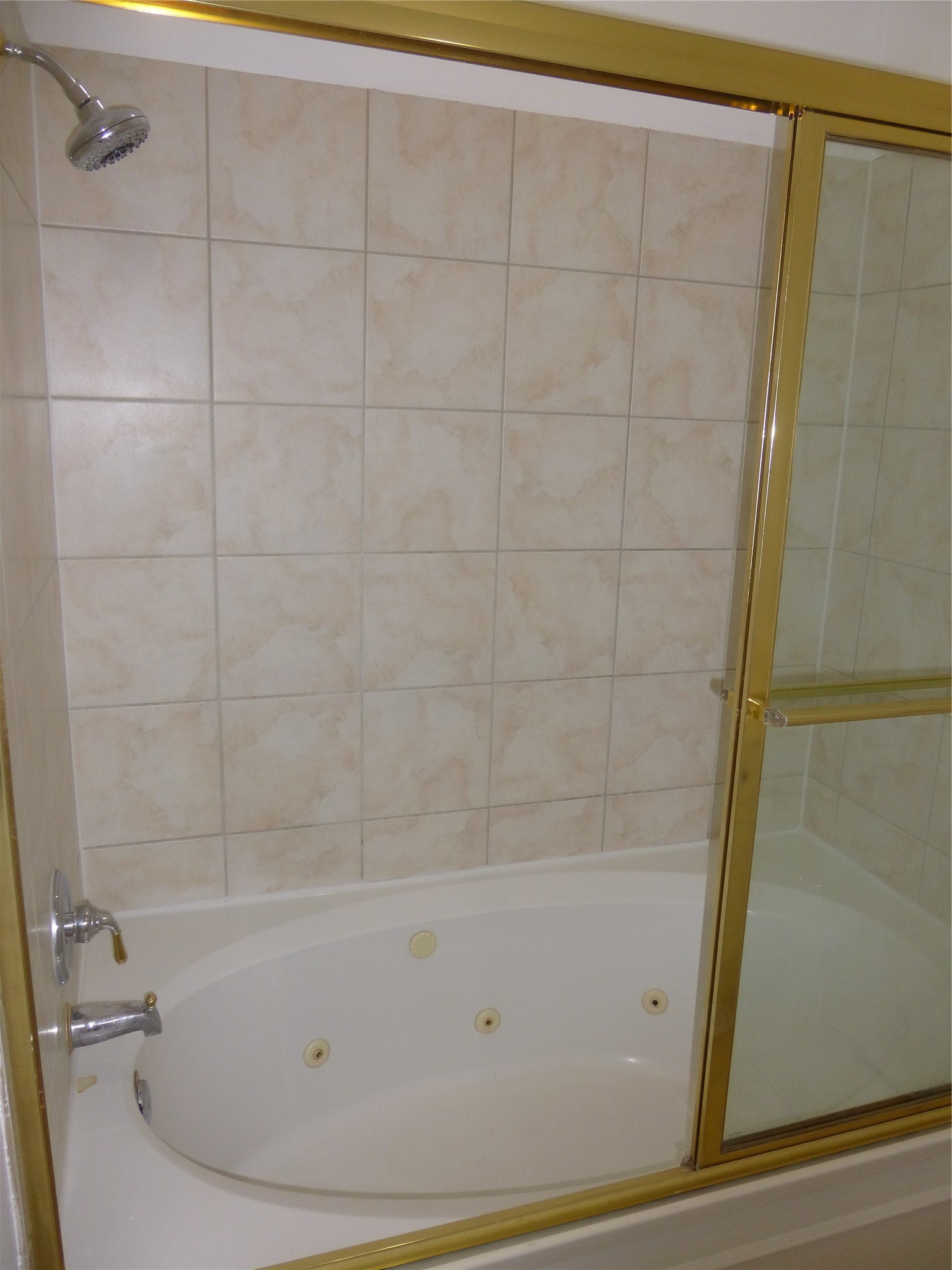 2918 Ranch Road 620 North, Unit Y194 Austin, TX 78734 - Photo 20 of 35 a bathroom with a bathtub