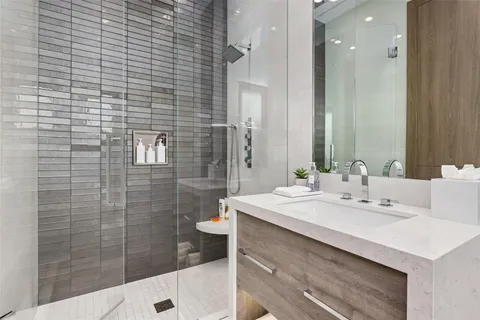 $9,900,000 | 816 Riviera Isle Drive, Fort Lauderdale, FL 33301