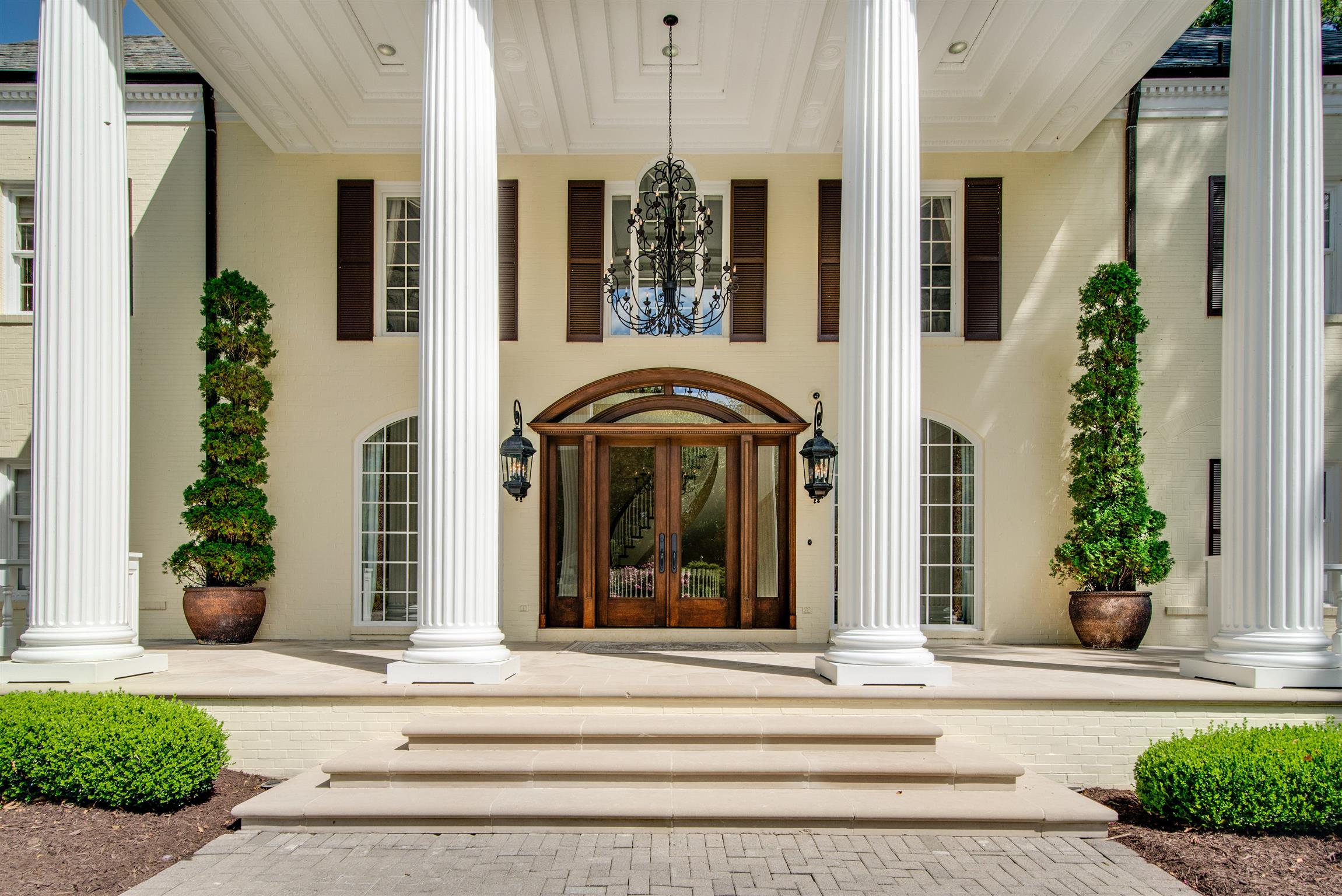 a view of a building entrance