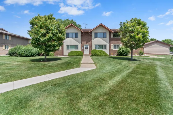 $194,800 | 10364 Whitnall Edge Court, Unit 202, Franklin, WI 53132