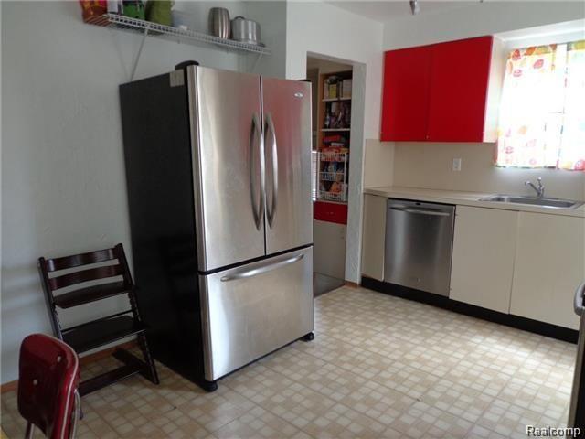 2313 Princeton Road Berkley, MI 48072 - Photo 8 of 28 h.jpg