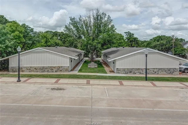 $725 | 4309 College Main Street, Unit 2, Bryan, TX 77801